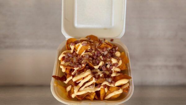 Cheddar sajtos baconos édes chips